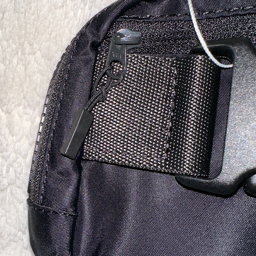 Lululemon NWT Everywhere Belt Bag Pride 1L - Picture 7 of 10